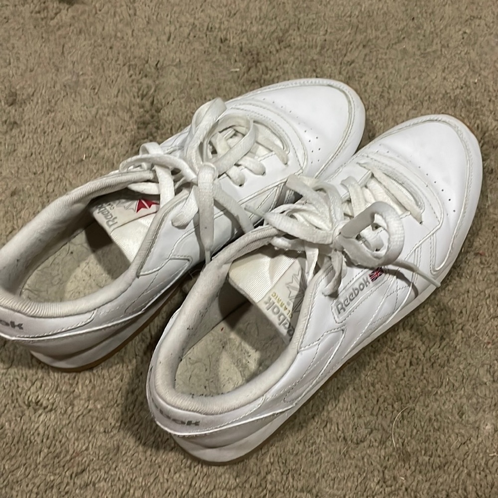 White Reeboks size 10